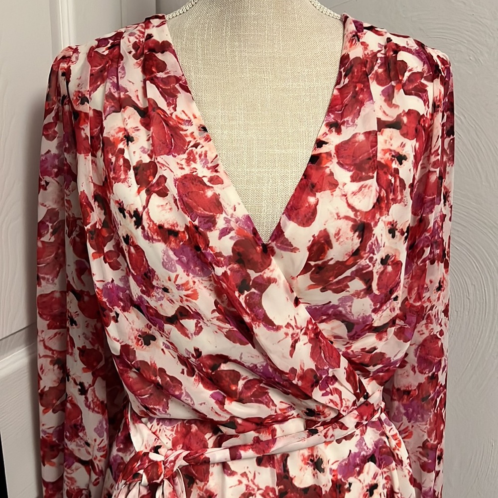 NEW•Express Romper•medium - Picture 3 of 6